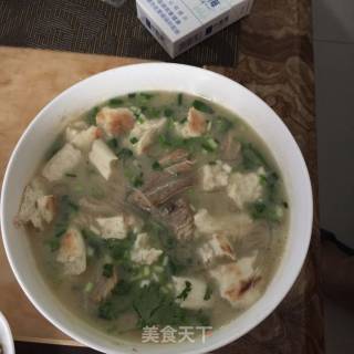羊肉泡馍的做法步骤：1