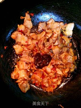 土豆片炒回锅肉的做法步骤：6