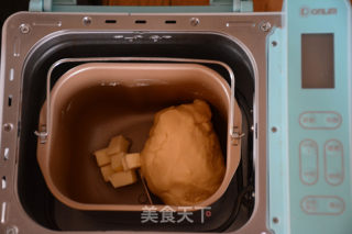 火腿花边面包的做法步骤：2