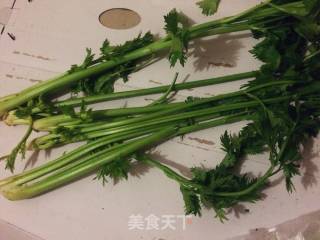 清炒鲍芹的做法步骤：1