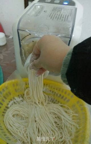 手擀面的做法步骤：4