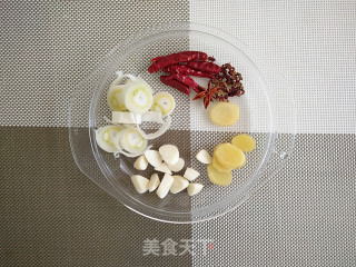 【酱烧排骨】的做法步骤：2