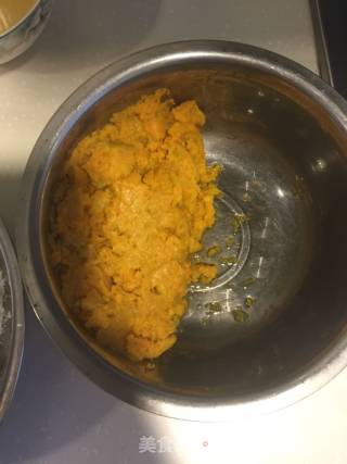 南瓜饼的做法步骤：1