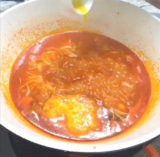 红果家菜谱之茄汁煎蛋面的做法步骤：6