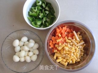 七彩鹌鹑蛋的做法步骤：1