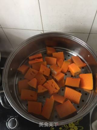 南瓜玫瑰花的做法步骤：1