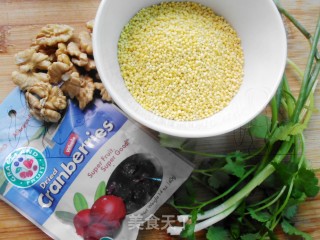 核桃蔓越莓小米饭的做法步骤：1