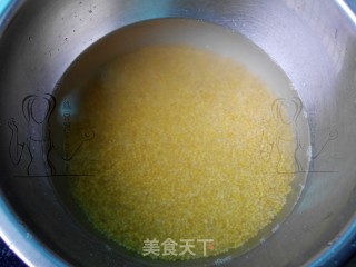 核桃蔓越莓小米饭的做法步骤：2