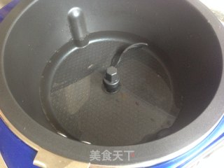 花生焖脚蹄的做法步骤：1