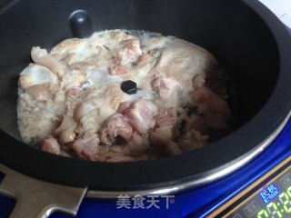 花生焖脚蹄的做法步骤：3