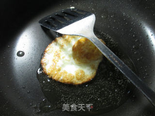 青菜荷叶蛋排骨汤的做法步骤：2