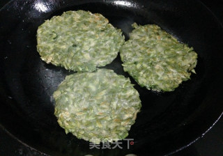 槐花饼的做法步骤：9