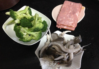 培根蔬菜卷的做法步骤：1