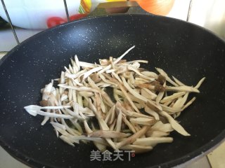 炒鸡枞菌的做法步骤：7