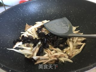 炒鸡枞菌的做法步骤：8