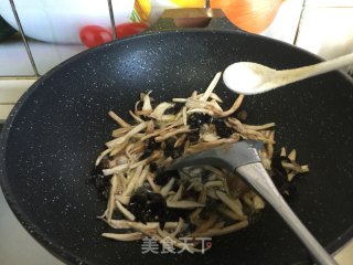 炒鸡枞菌的做法步骤：9