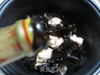 豆结黑木耳焖鸡翅根的做法步骤：3
