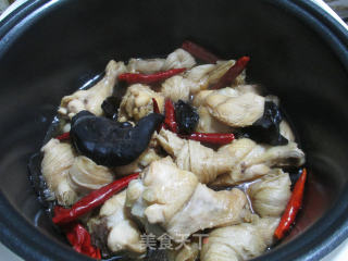 豆结黑木耳焖鸡翅根的做法步骤：11