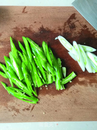 辣椒炒拆骨肉的做法步骤：4