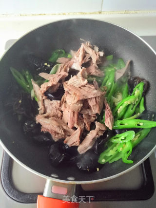 辣椒炒拆骨肉的做法步骤：8