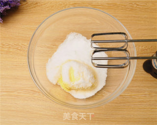 抹茶香草磅蛋糕的做法步骤：2