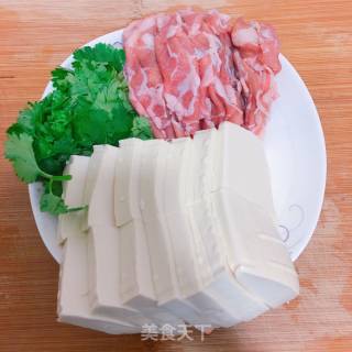茄汁冬瓜豆腐烩肥牛的做法步骤：1