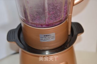 紫薯玫瑰馒头的做法步骤：2
