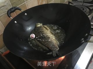 红枣枸杞鲫鱼汤的做法步骤：4