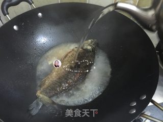 红枣枸杞鲫鱼汤的做法步骤：6