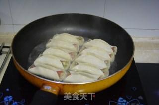 锅贴的做法步骤：5