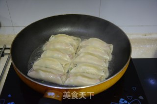 锅贴的做法步骤：6