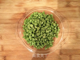 【橄榄菜肉末四季豆拌面】的做法步骤：1