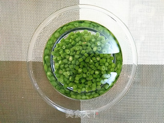 【橄榄菜肉末四季豆拌面】的做法步骤：3