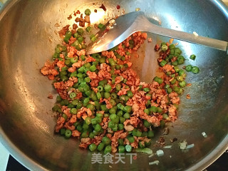 【橄榄菜肉末四季豆拌面】的做法步骤：5