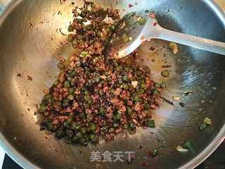 【橄榄菜肉末四季豆拌面】的做法步骤：6