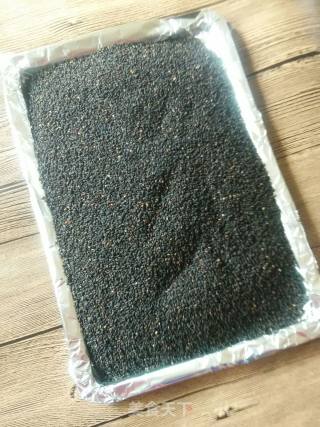 黑芝麻糖的做法步骤：1