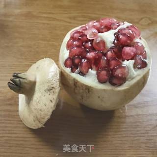 手剥石榴的做法步骤：2
