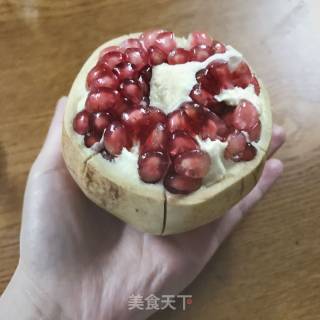 手剥石榴的做法步骤：3