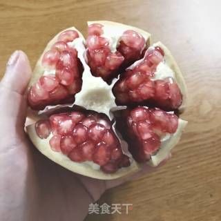 手剥石榴的做法步骤：4