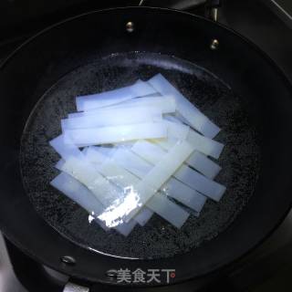 麻辣鲜香苕粉的做法步骤：1