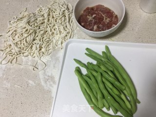 豆角焖面的做法步骤：2