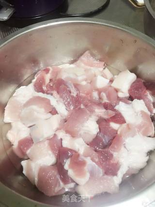 红烧肉炖豆角的做法步骤：1