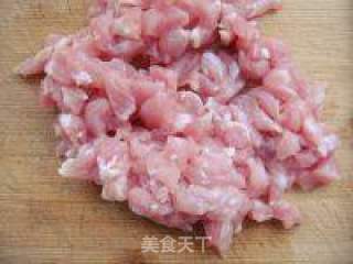 毛豆炒肉丁的做法步骤：2