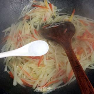 胡萝卜炒土豆丝的做法步骤：7