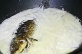 萝卜鲫鱼汤的做法步骤：12