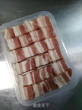 油菜红烧肉的做法步骤：1