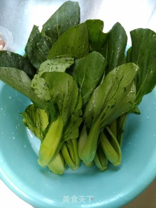 油菜红烧肉的做法步骤：2