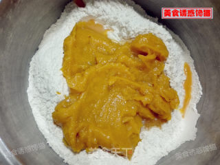 南瓜开花馒头的做法步骤：2