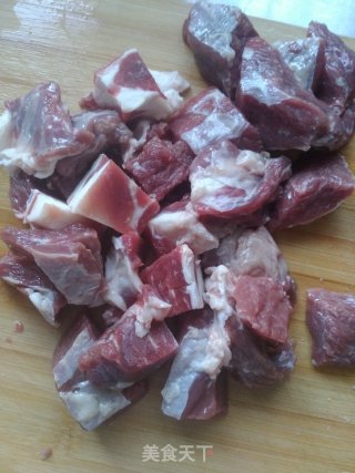 牛肉土地炖胡萝卜的做法步骤：1