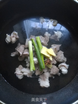 牛肉土地炖胡萝卜的做法步骤：4